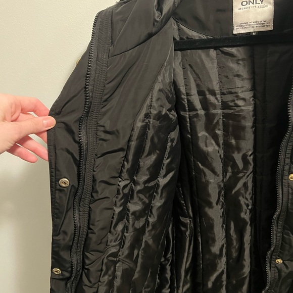 ONLY black winter jacket. Size medium - Picture 7 of 8